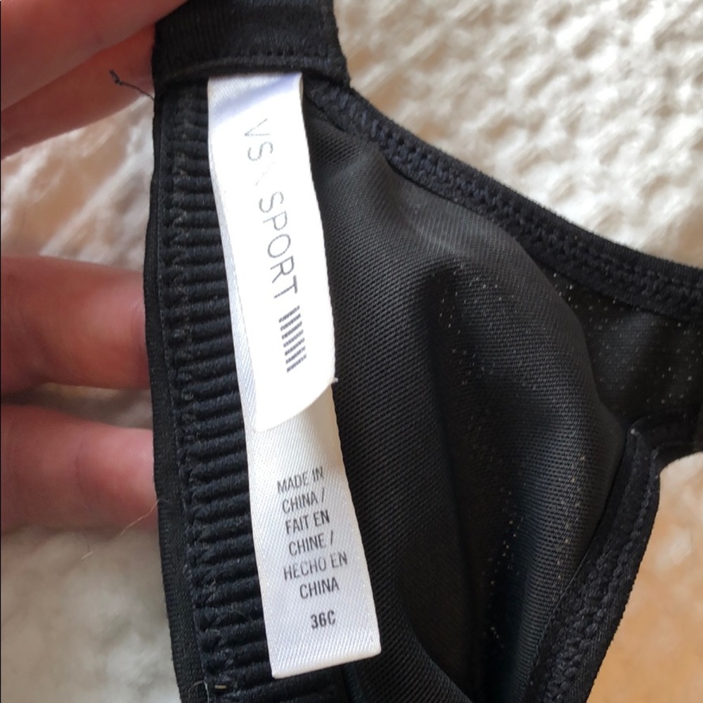 Victoria’s Secret Padded Sports Bra adjustable - Picture 3 of 4